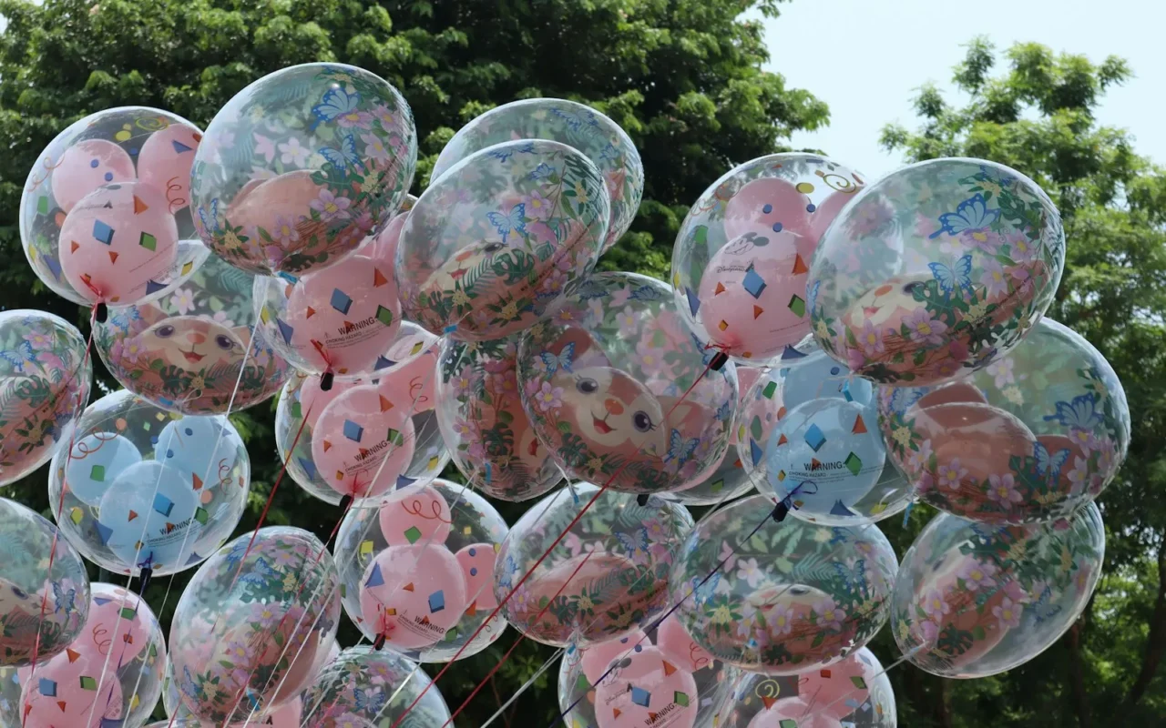 İçi konfetili şeffaf balonlar