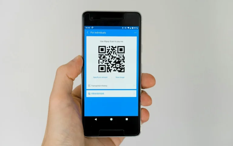 Telefon ekranında QR kod