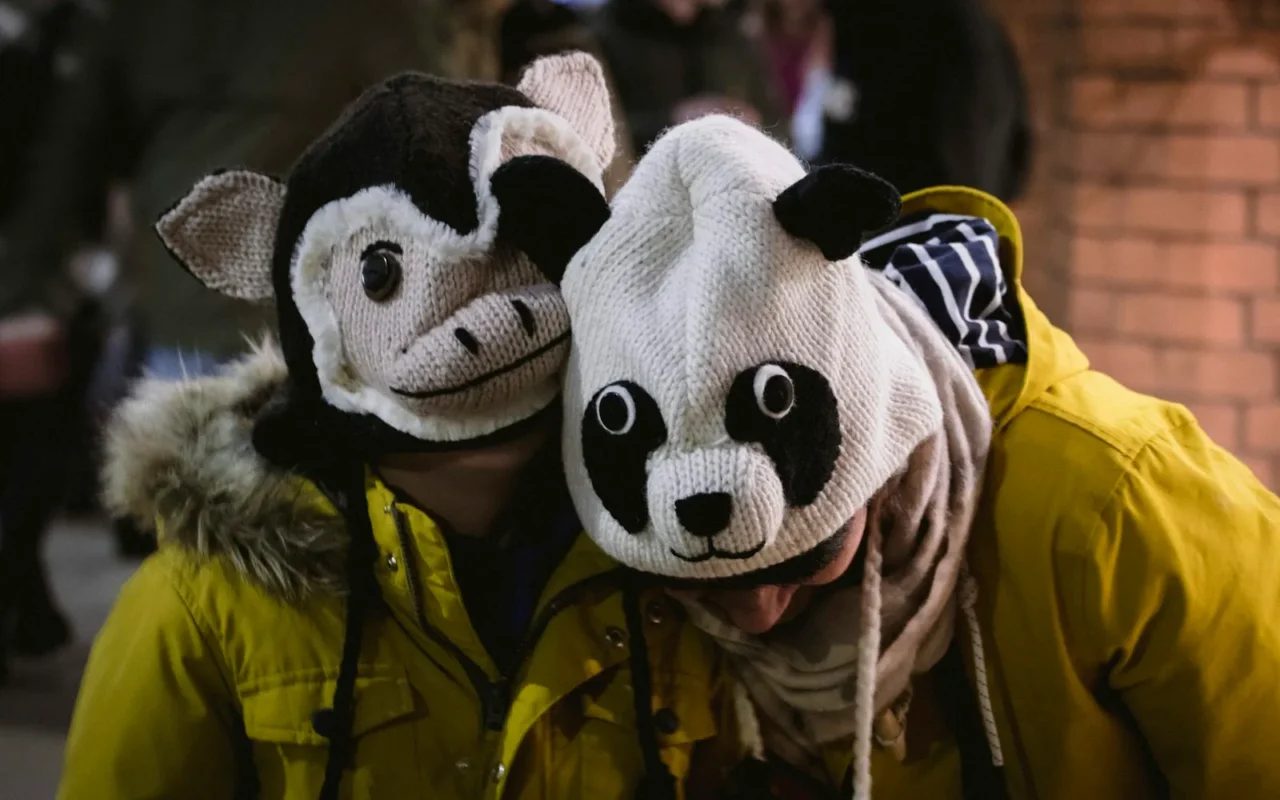 Panda kostümlü maskotlar